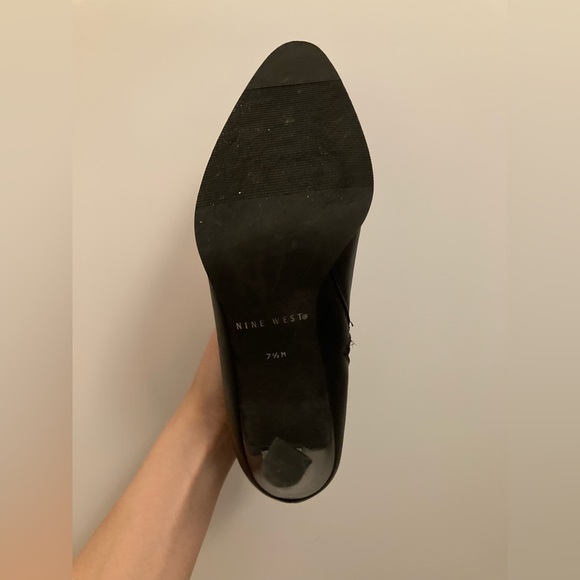 Sleek Nine West Stiletto Booties - Picture 2 of 3